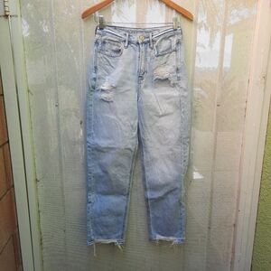 American Eagle 90s Straight Cut Distressed Light Wash High Rise Mom Jeans Size 2
